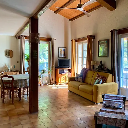 Gasthof Mas Pinede Et Pierre